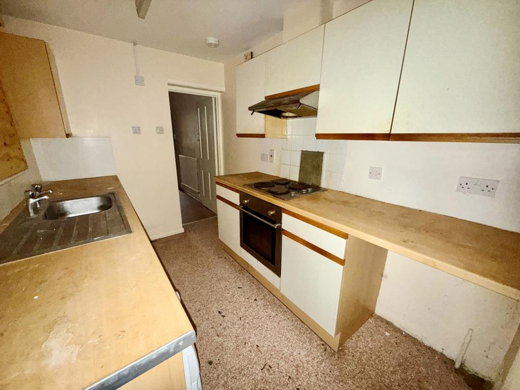 Lot: 158 - TERRACED HOUSE FOR REFURBISHMENT - Kitchen